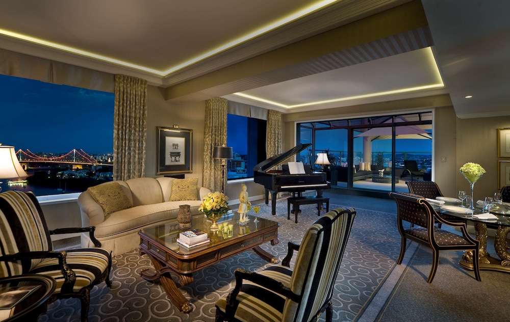 Stamford Suite - Photo 2