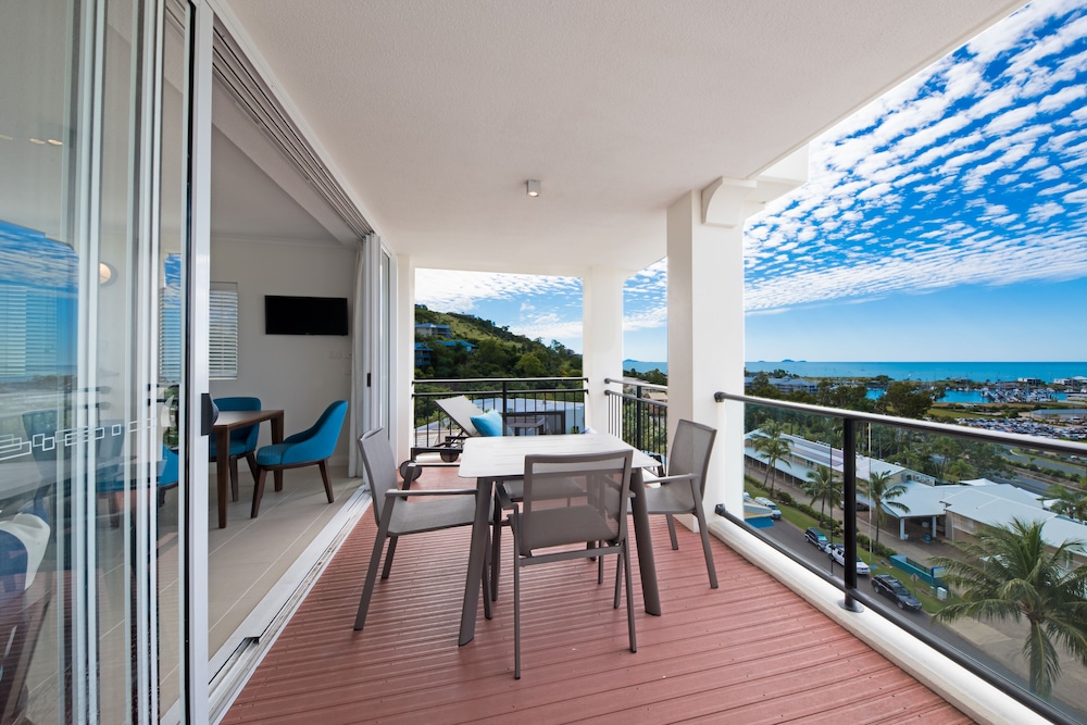 1 Bedroom Ocean View Apartment - Photo 3