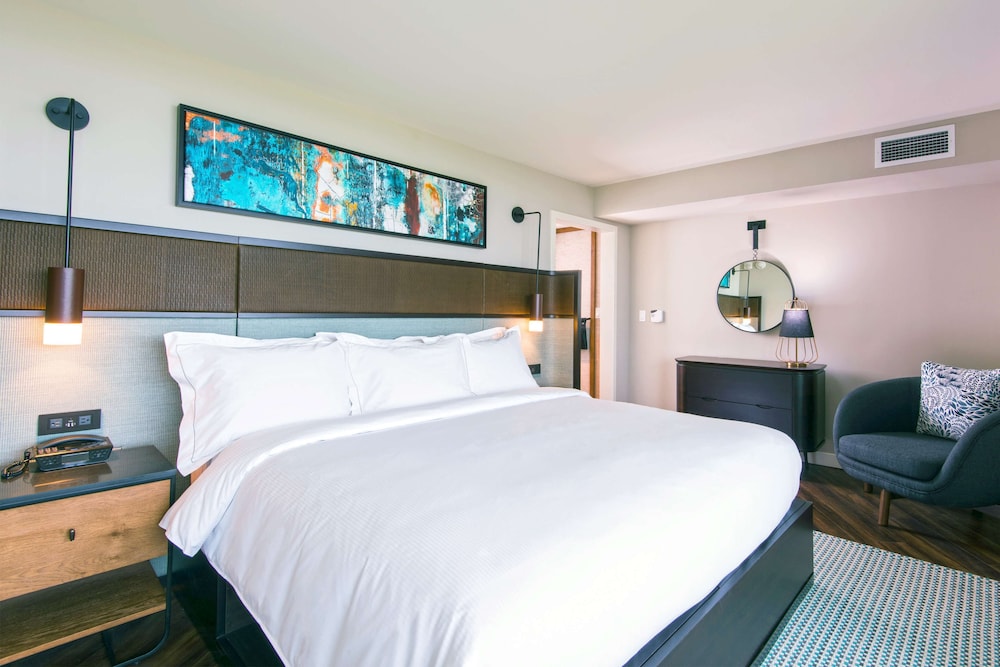 Deluxe Suite, 2 Bedrooms, Partial Ocean View
