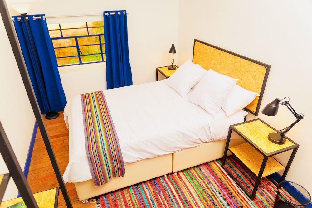 Deluxe Room, 1 Queen Bed, Shared Bathroom photo 1