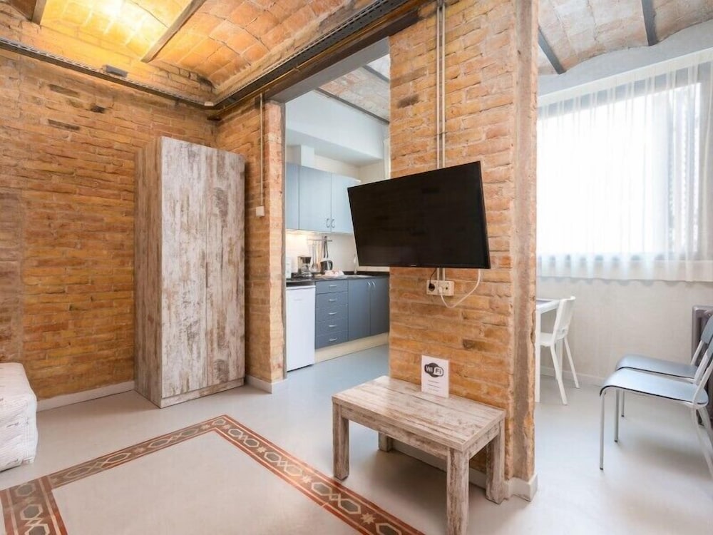Deluxe Studio Suite photo 3