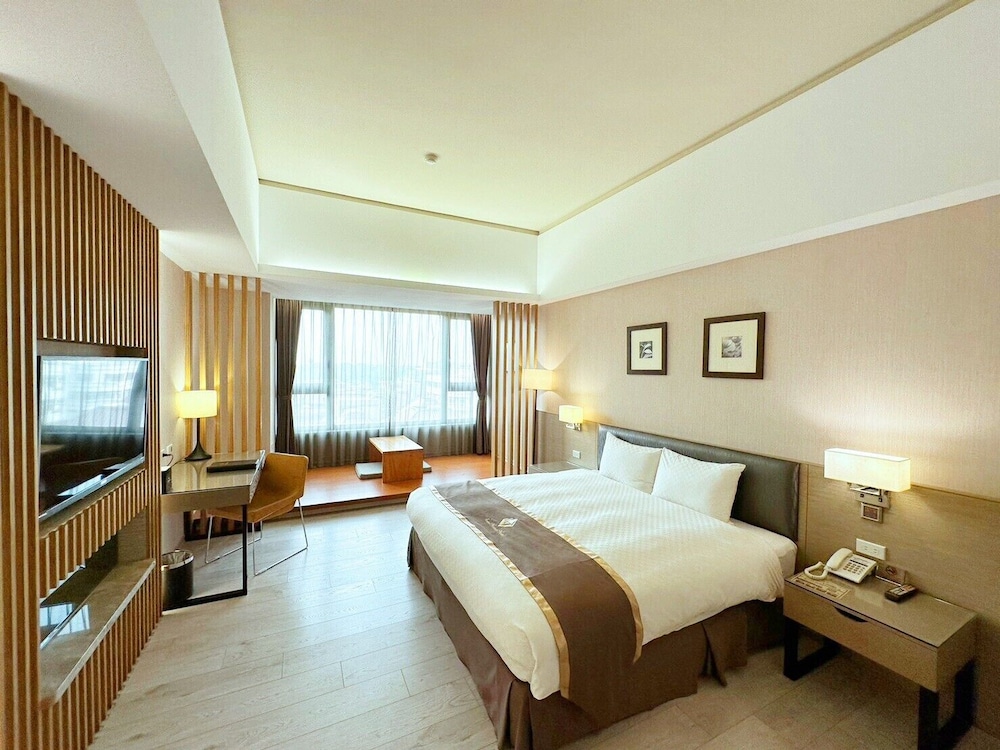 Deluxe King Room photo 1