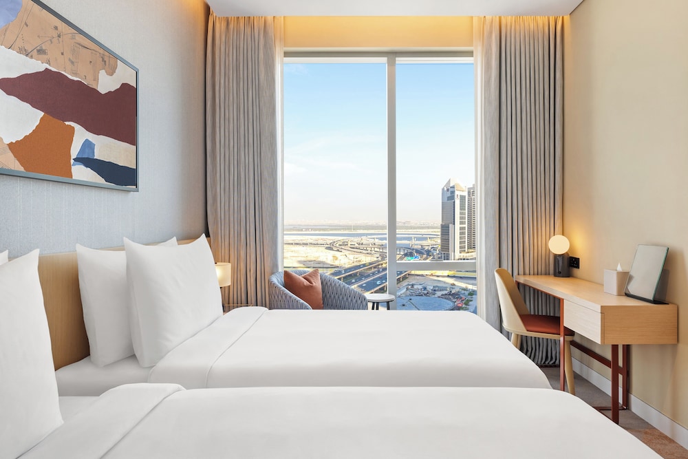 Deluxe Room, 2 Twin Beds, City View photo 2