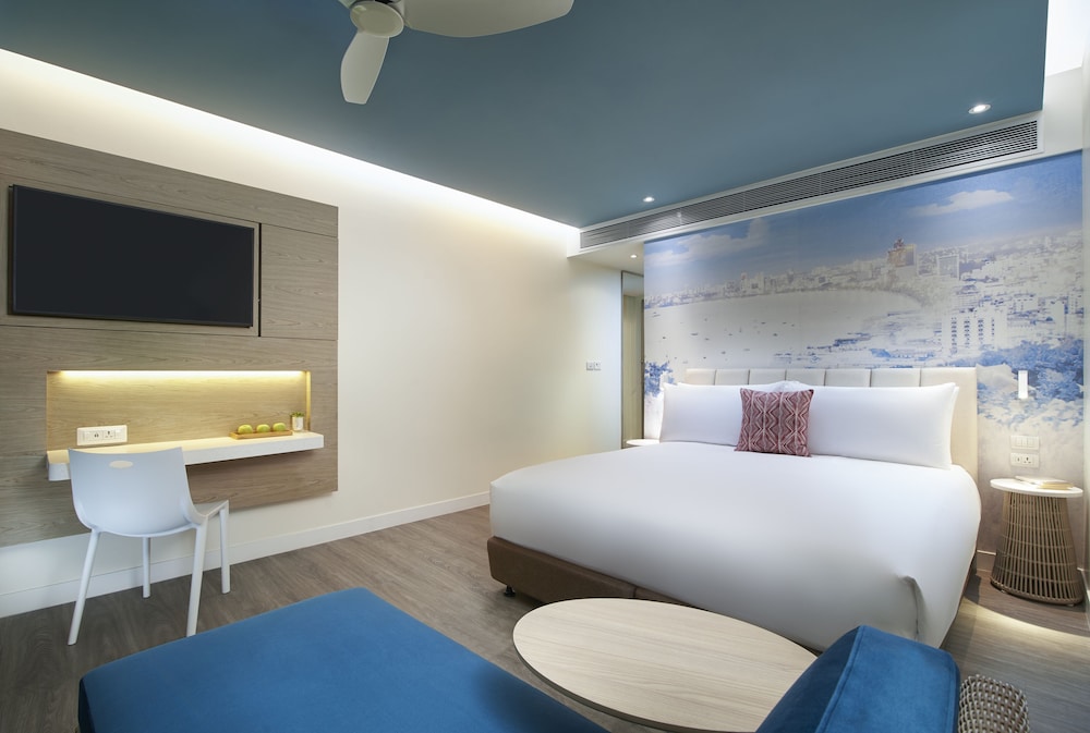 Deluxe Room, 1 King Bed, Ocean View - Photo 6