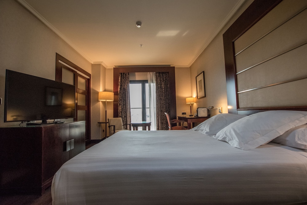 Premium Club City View Single Use