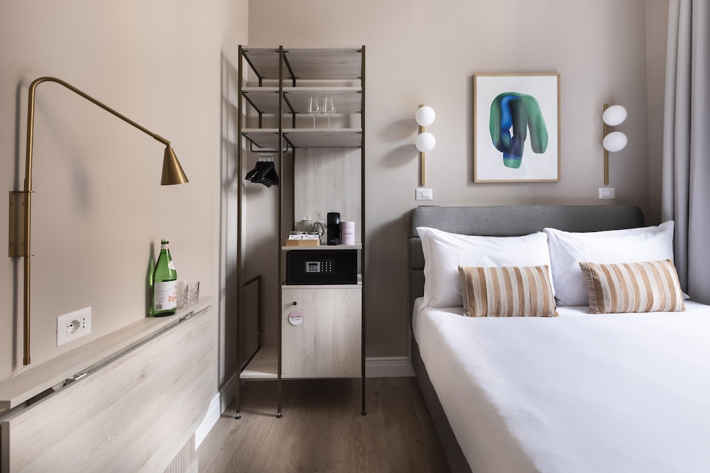 Medium Room - Accessible photo 1