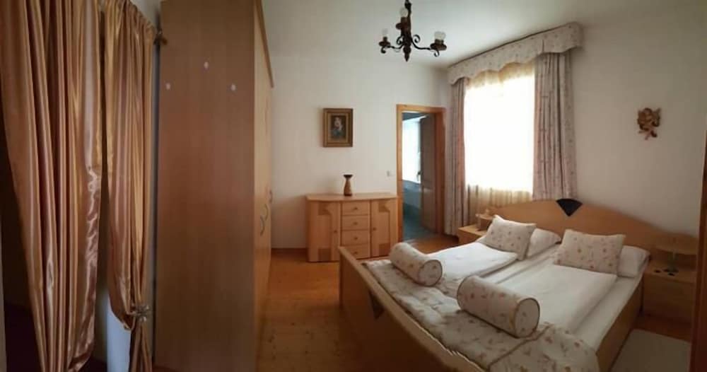 Family Room, Balcony (Deluxe) photo 2