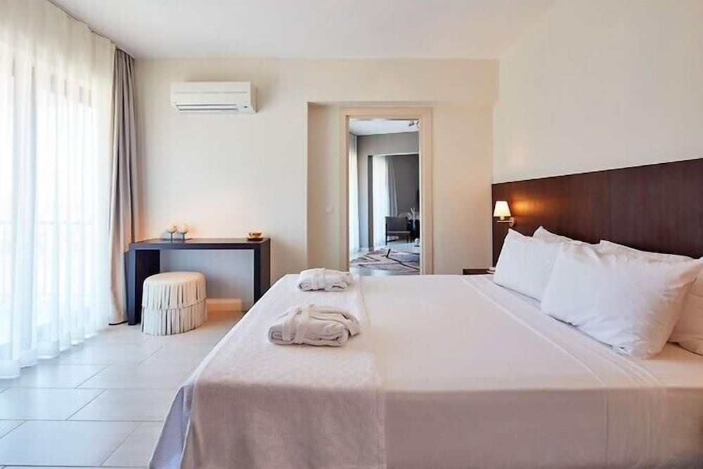 Executive Suite - Photo 5