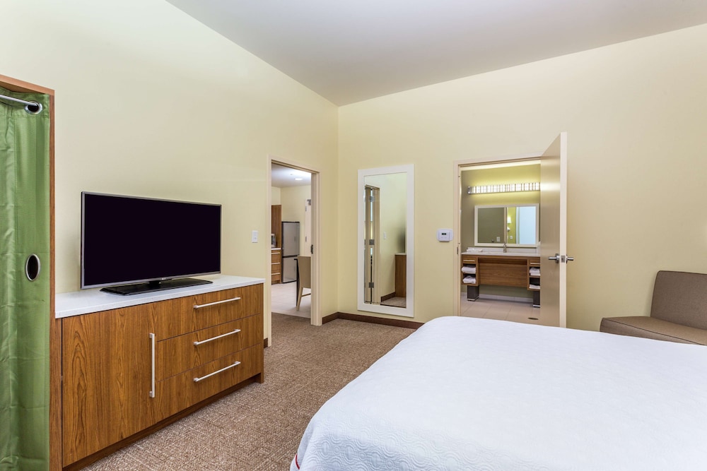 Queen One Bedroom Suite Hearing Accessible photo 1