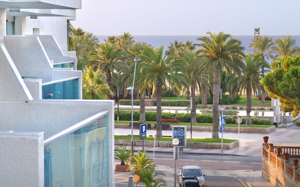 Suite Mediterránea con Terraza, Vista Parcial al Mar (Acceso al Spa)