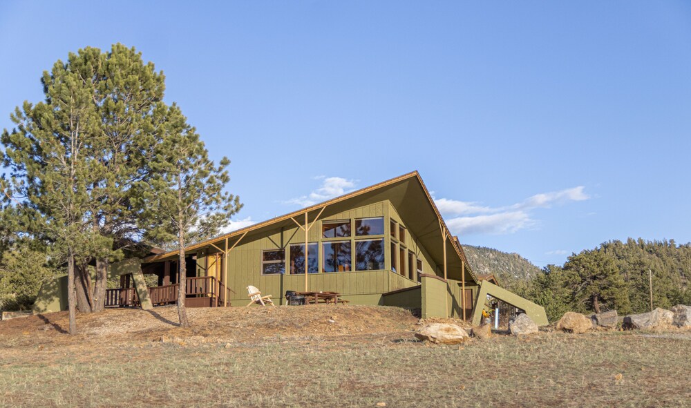 Family House, Fireplace, Lake View