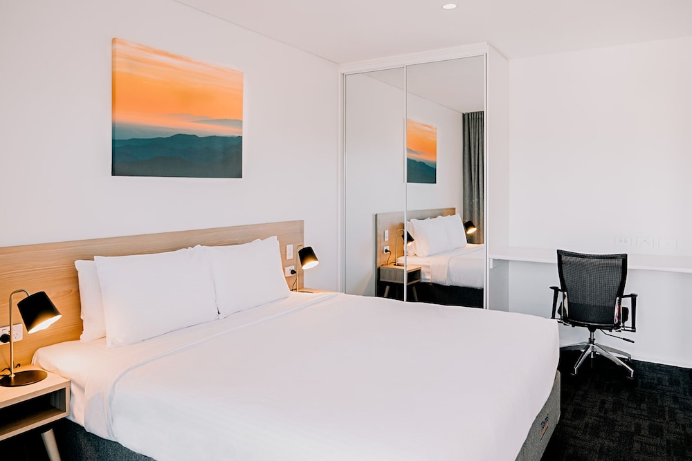 Deluxe Studio Suite, Balcony thumbnail 6