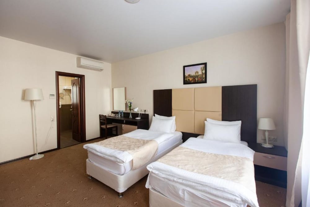 Standard Twin Room photo 3