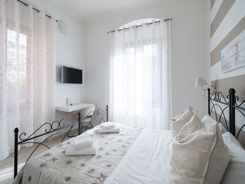 Comfort Room, 2 Bedrooms, 2 Bathrooms, City View