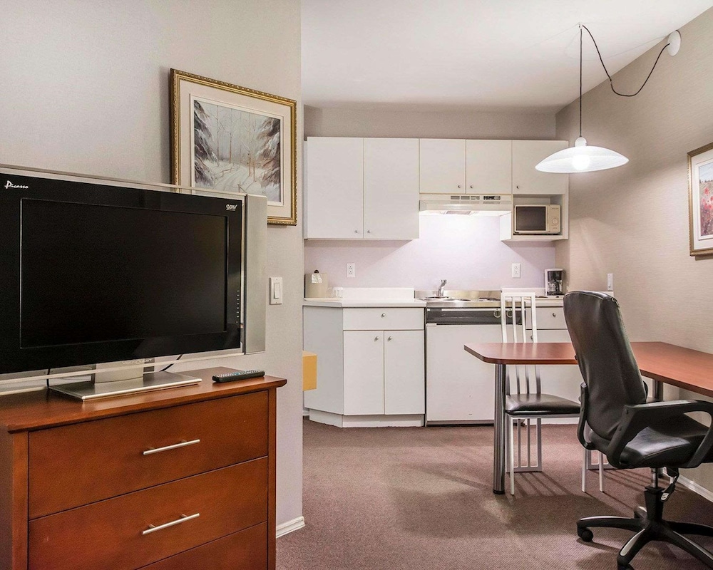 Suite, 2 Queen Beds, Non Smoking - Photo 4