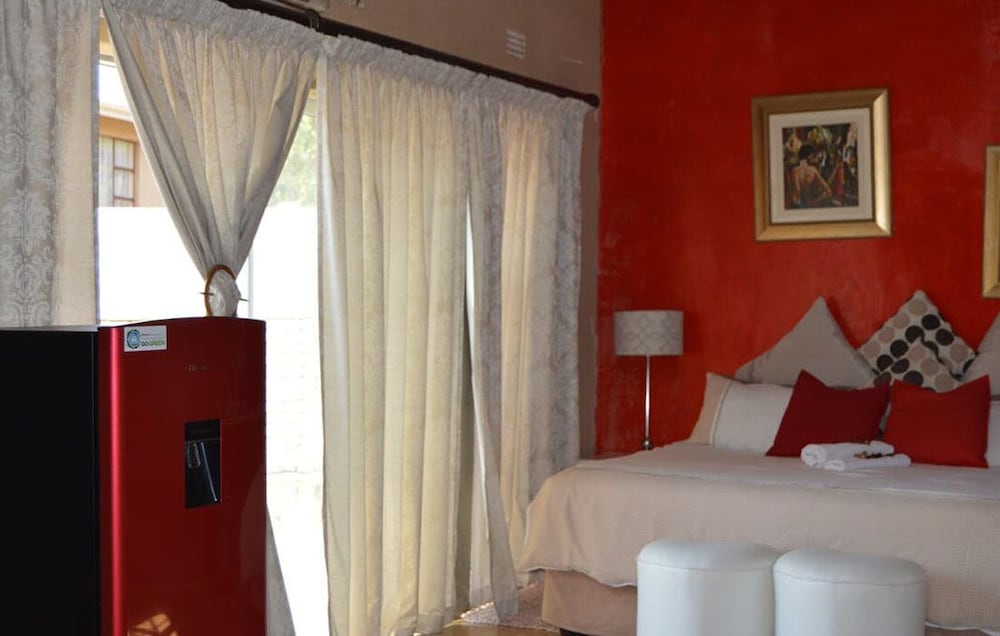 Double Room (Red) photo 3