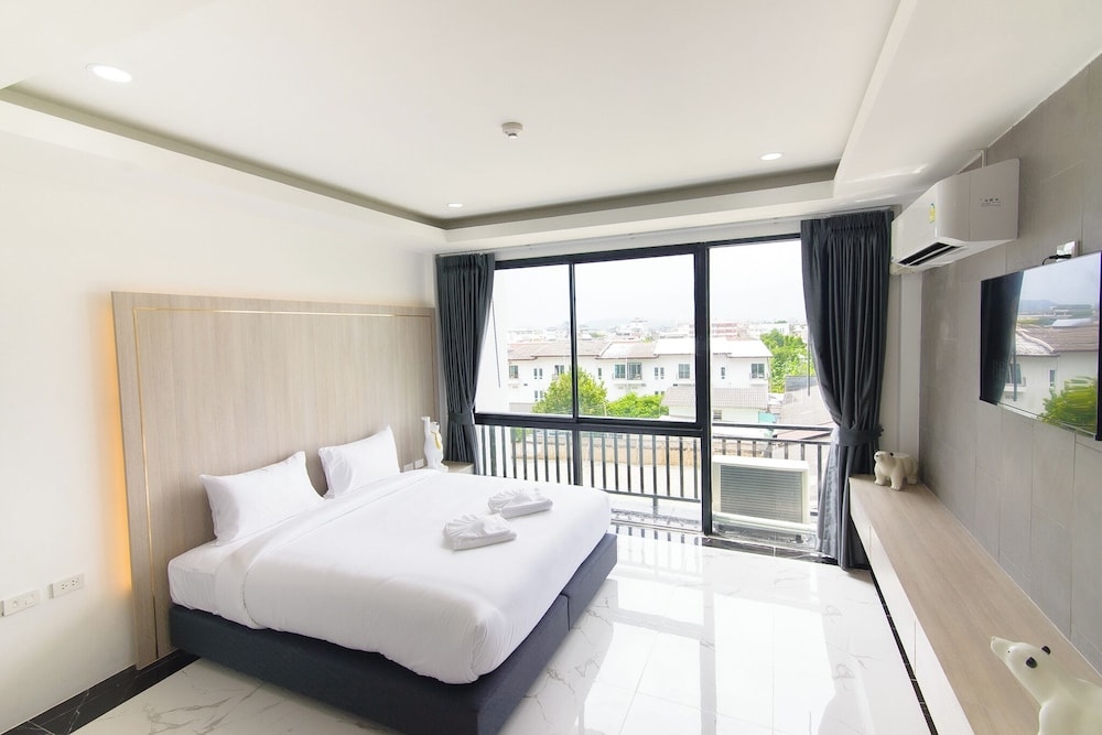 Deluxe Double Room, City View