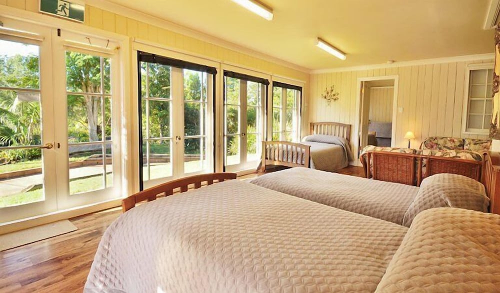 Classic Cottage, 3 Bedrooms, Kitchen, River View (COTTAGE) photo 2