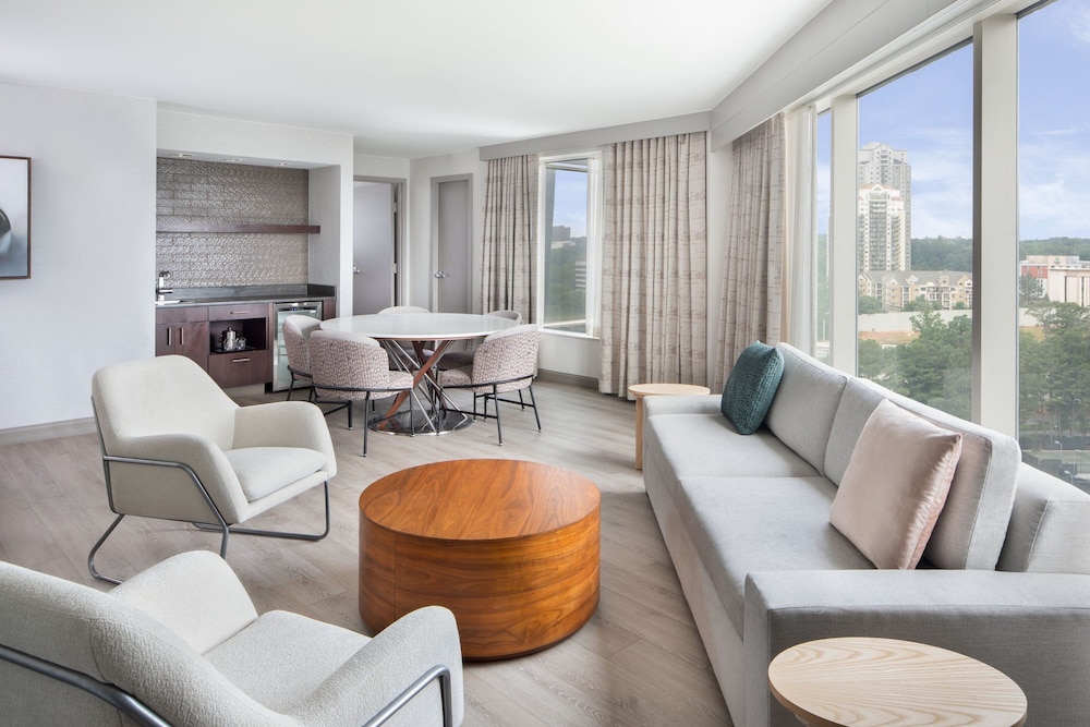 Suite, 1 Bedroom, Lake View - Photo 1