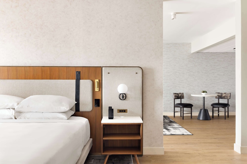 Regency, Suite - Photo 3