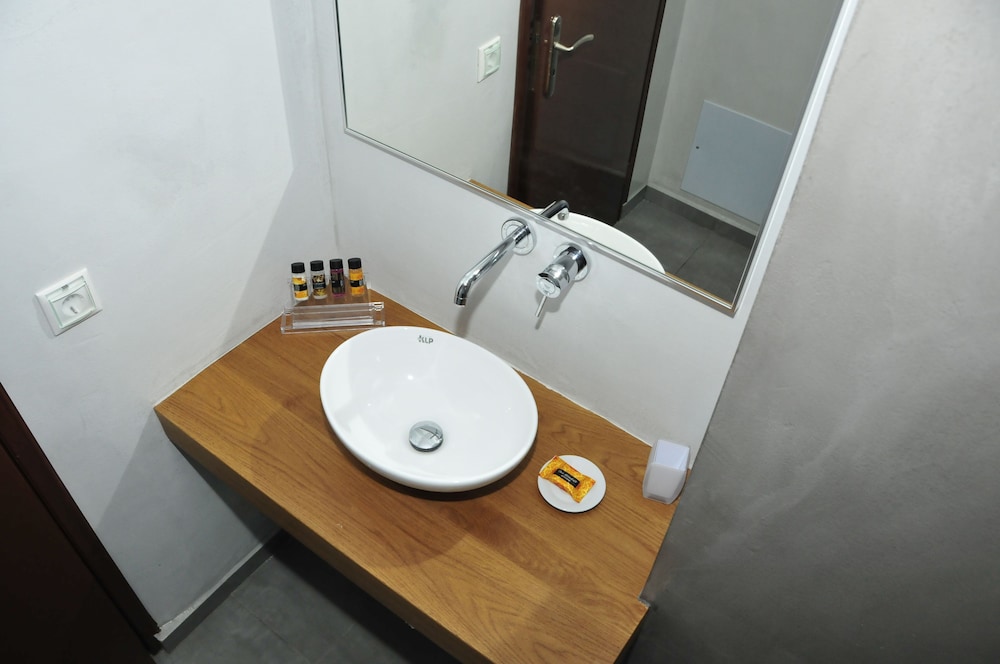Double or Twin Room - Photo 7
