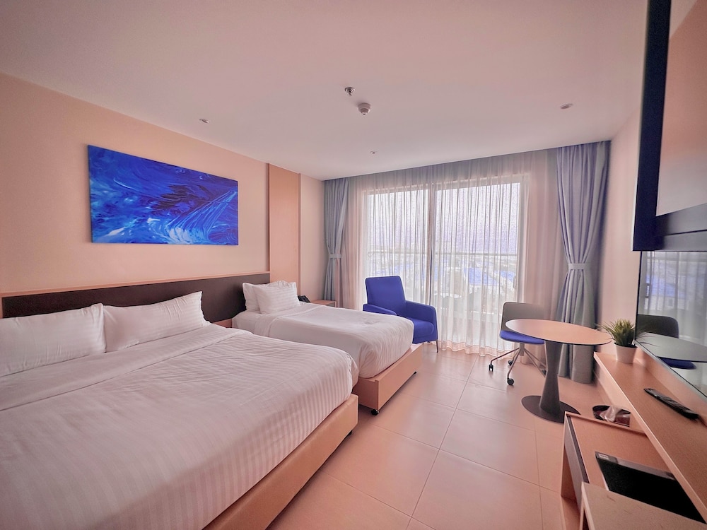Deluxe Triple Room, Partial Ocean View