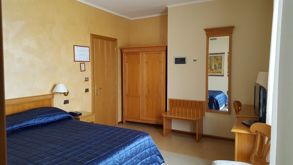 Superior Double or Twin Room, Terrace, Sea View - Photo 4