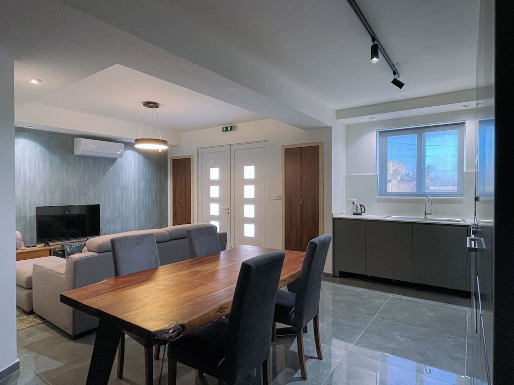 One Bed Groundfloor Apartment with Private Entrance photo 3