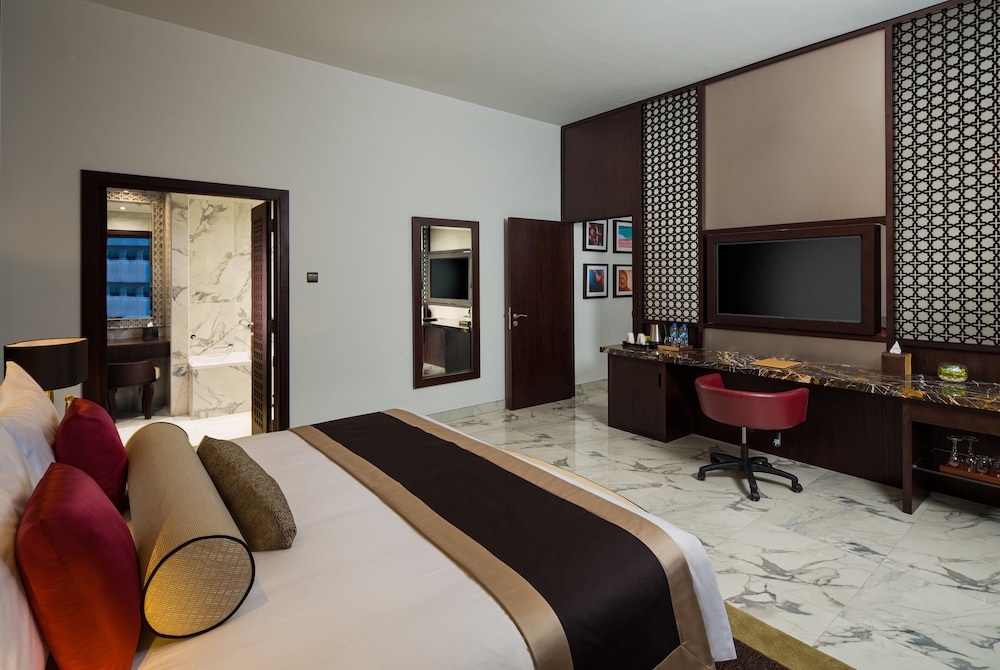 Executive Suite, 1 King Bed with Sofa bed, Balcony