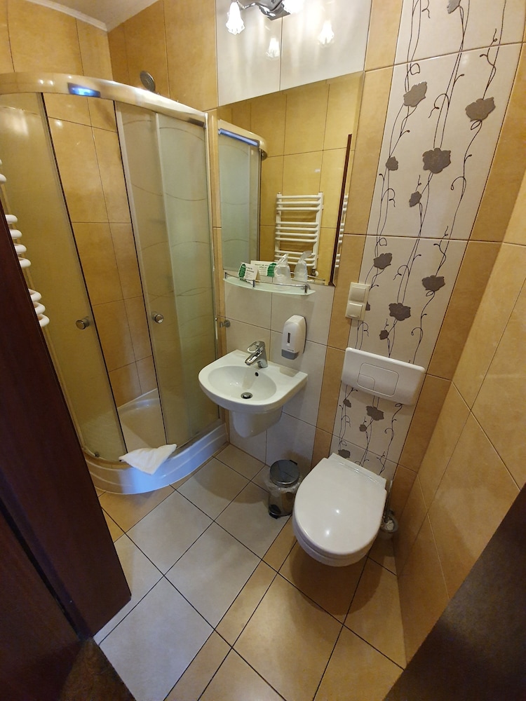 Double or Twin Room - Photo 6