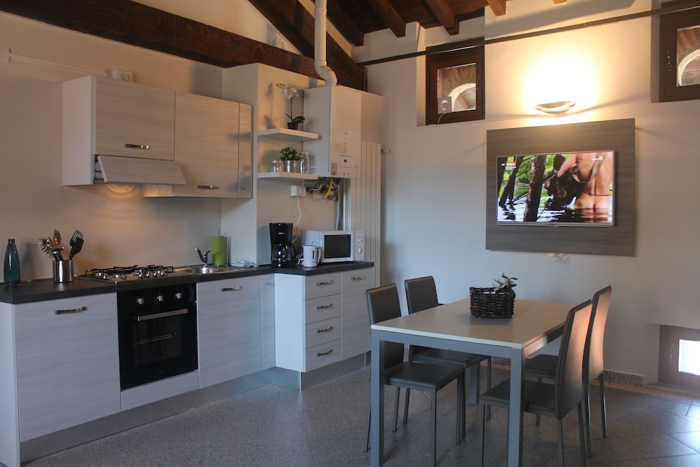 Superior Studio Suite, 1 King Bed with Sofa bed, Kitchen