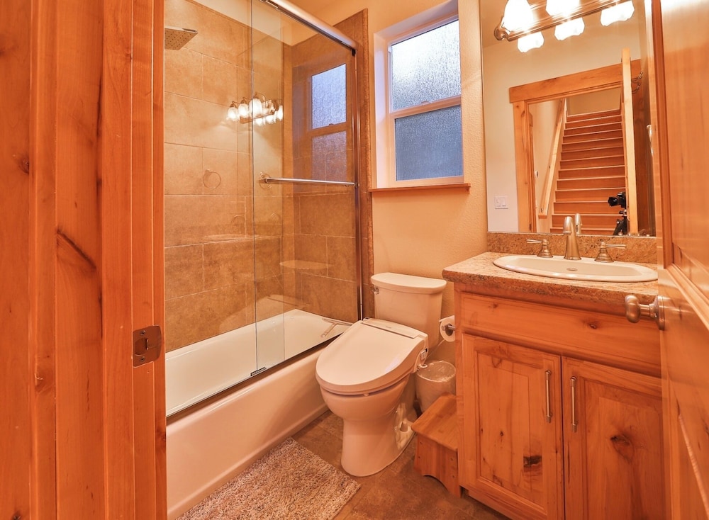 House, Multiple Beds, Patio, Mountain View (The Elevator House) photo 3