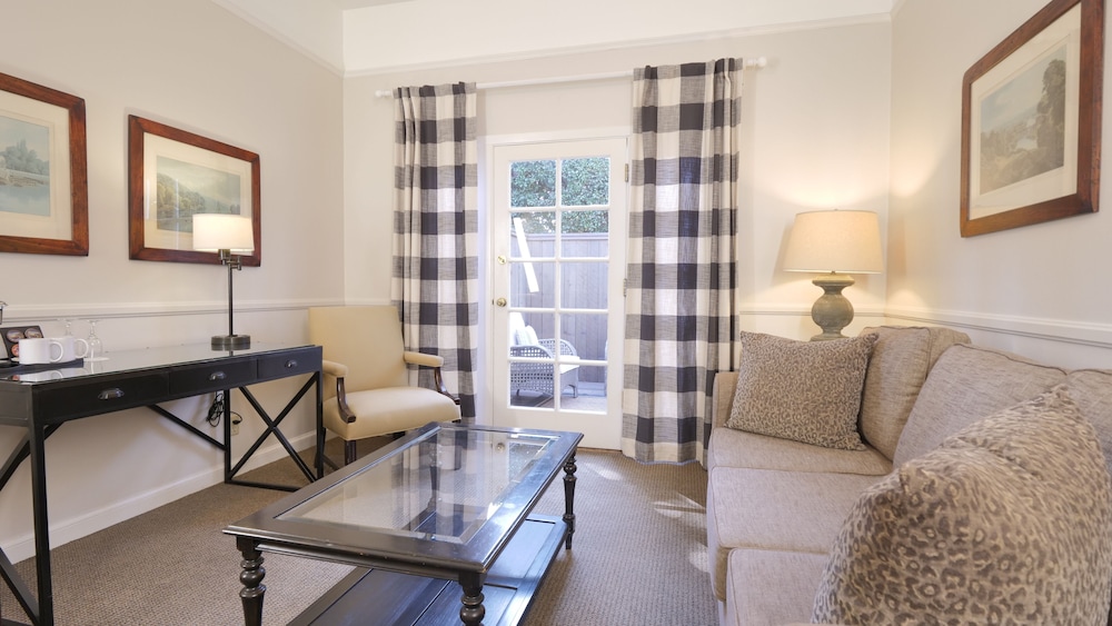 Superior Suite, 1 King Bed, Patio - Photo 2