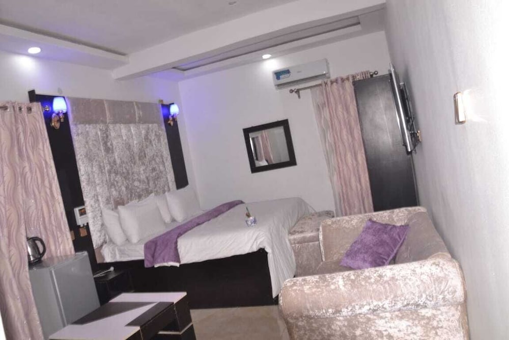 Deluxe Room - Photo 5