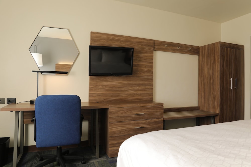 Standard Room, 1 King Bed - Photo 2
