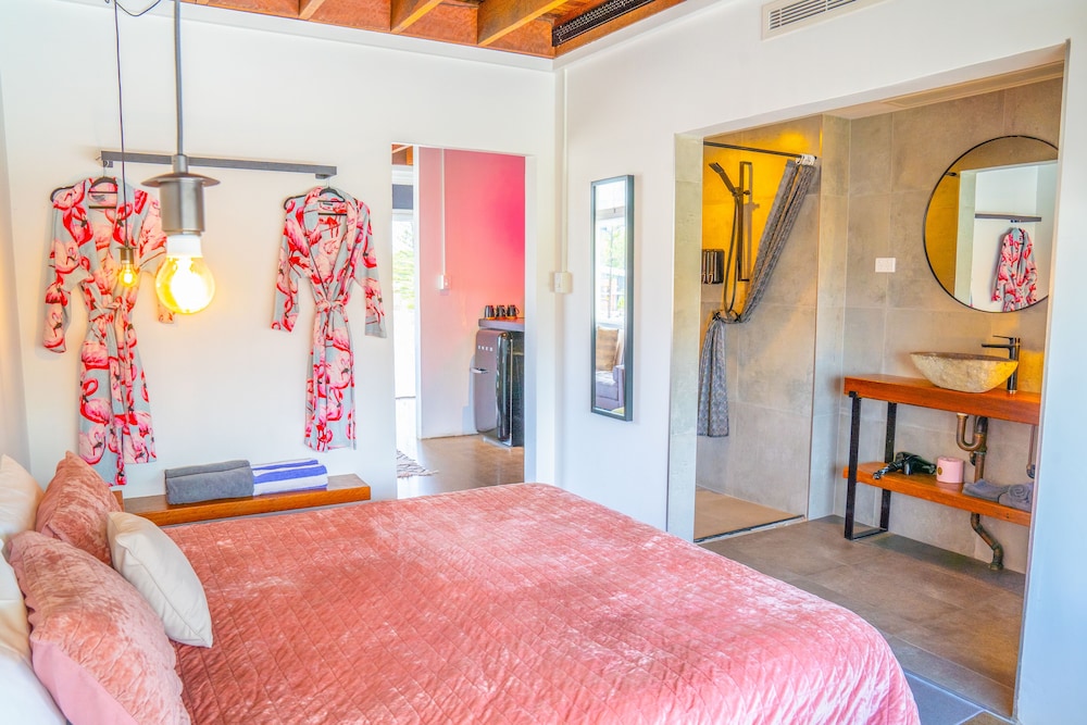 Superior King Suite - Photo 5