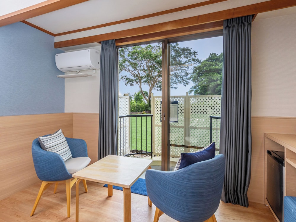Japanese Modern Room With Direct Access Dog Park photo 3