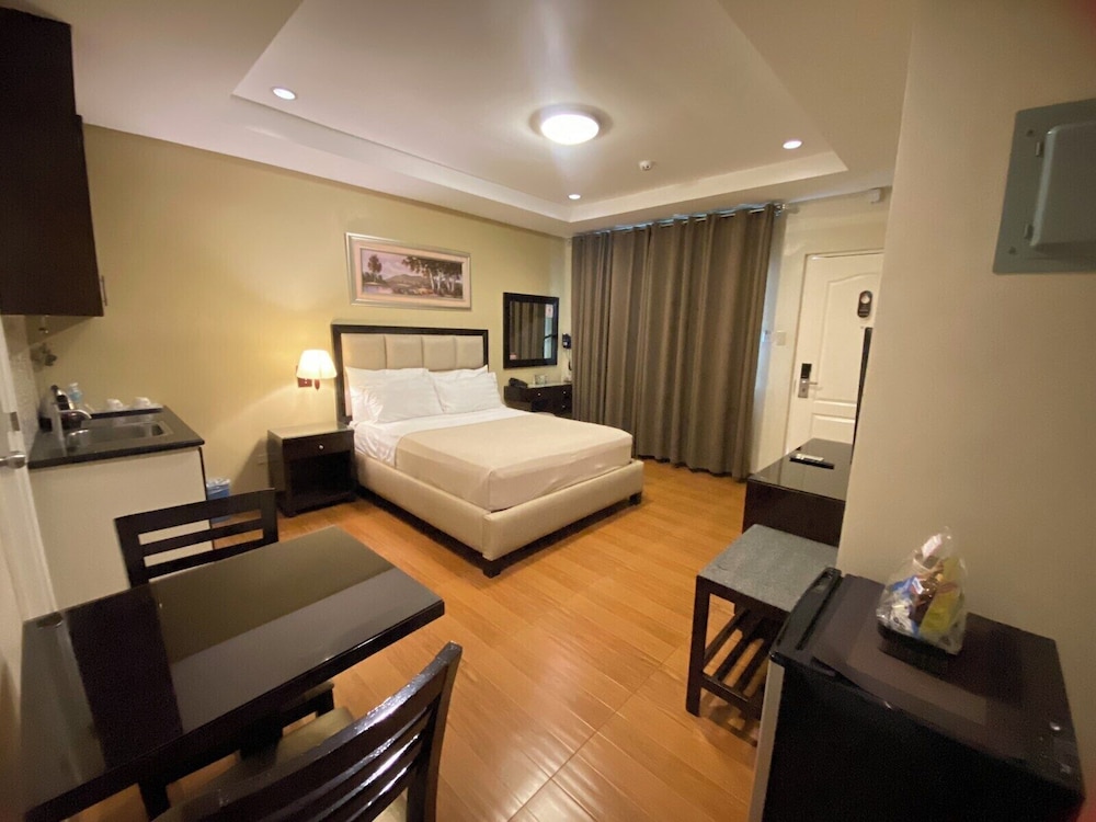 Deluxe Studio, 1 Queen Bed