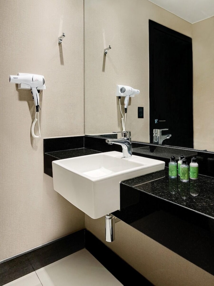 Premium Twin Room photo 3