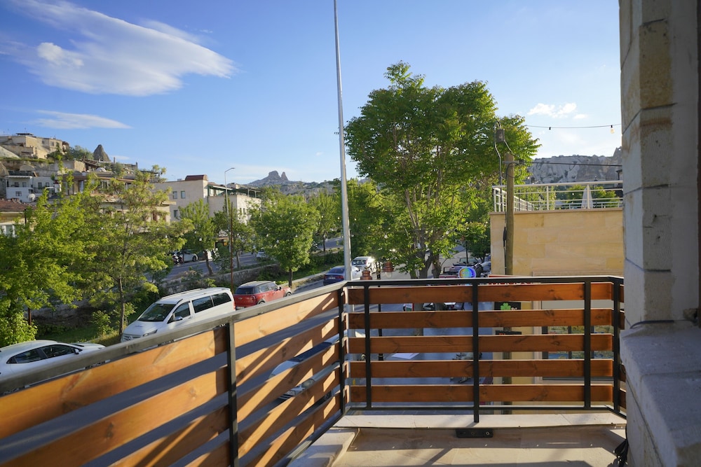 Deluxe Triple Room With Balcony (Ballons View) photo 3