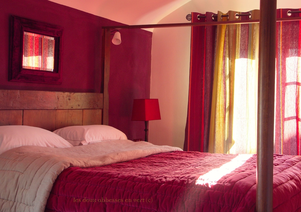 Honeymoon Room, 1 King Bed, Private Bathroom, Courtyard View