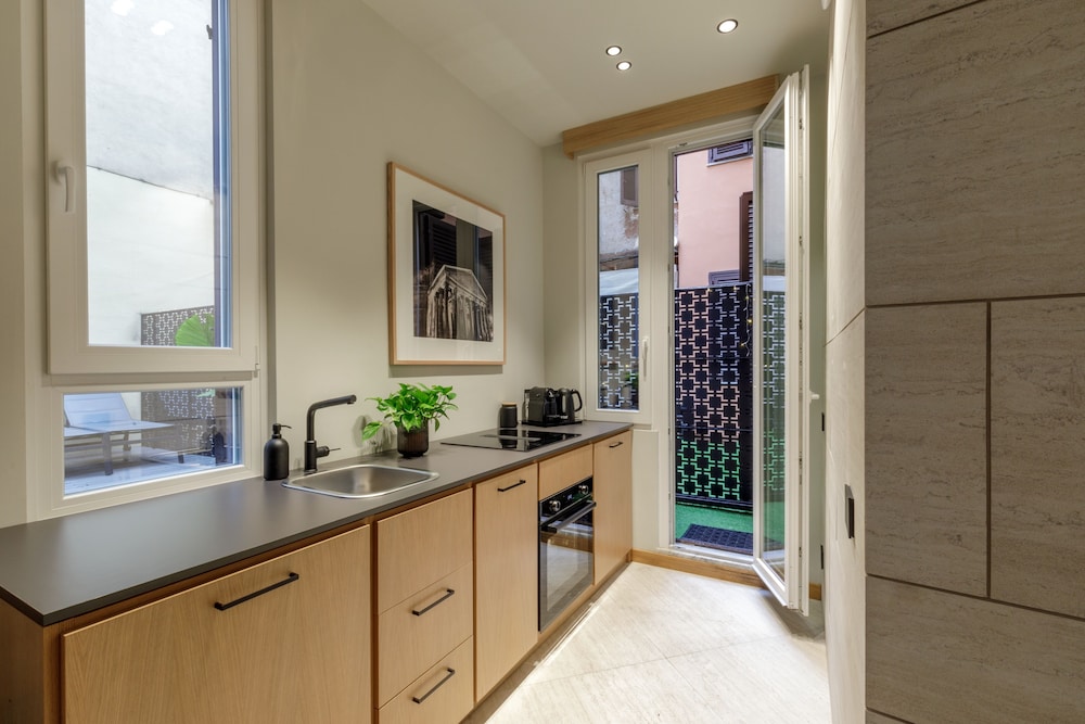 Luxury Apartment, Balcony (Via Di Ripetta 229) thumbnail 5
