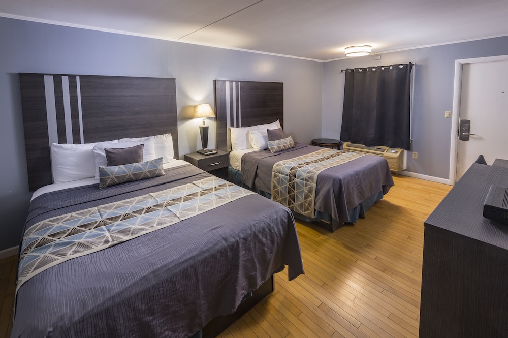 Standard Room, 2 Queen Beds - Photo 7