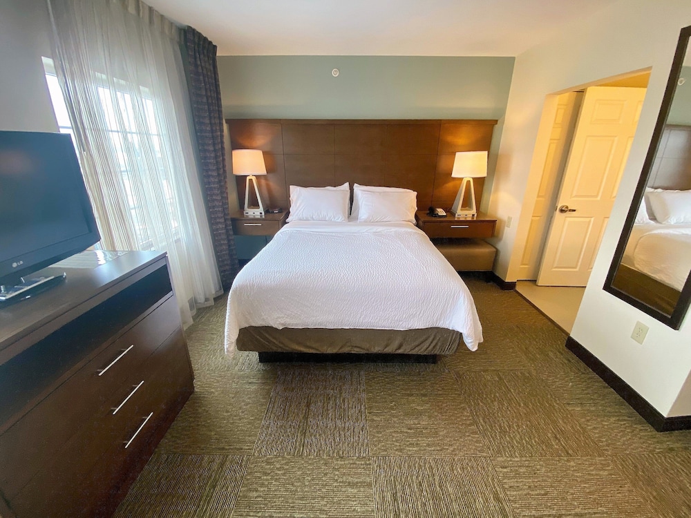 Studio Suite, 1 Queen Bed, Kitchen, River View - Photo 4