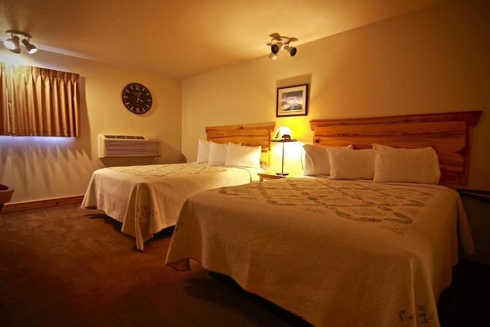 Standard Room, 2 Queen Beds, Non Smoking photo 2