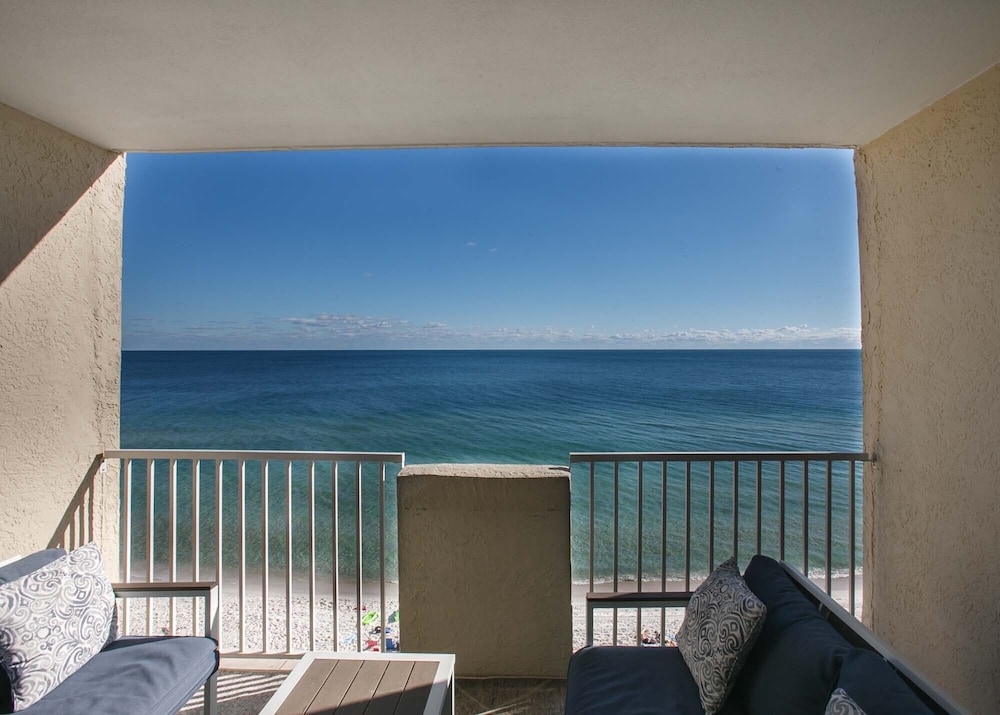 Condo, 2 Bedrooms, Balcony, Beachfront (403) photo 2