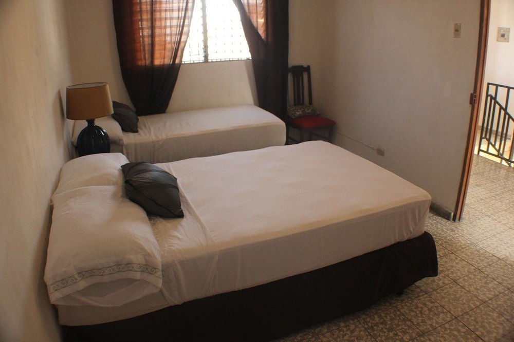 Classic Double Room, Multiple Beds, Non Smoking photo 2