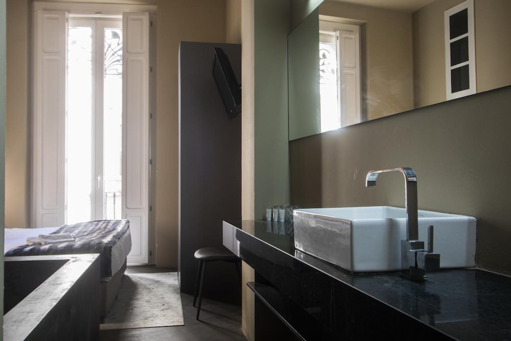 Superior Double Room, City View - Photo 7