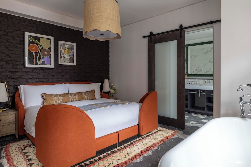 Deluxe Suite, Multiple Beds photo 3