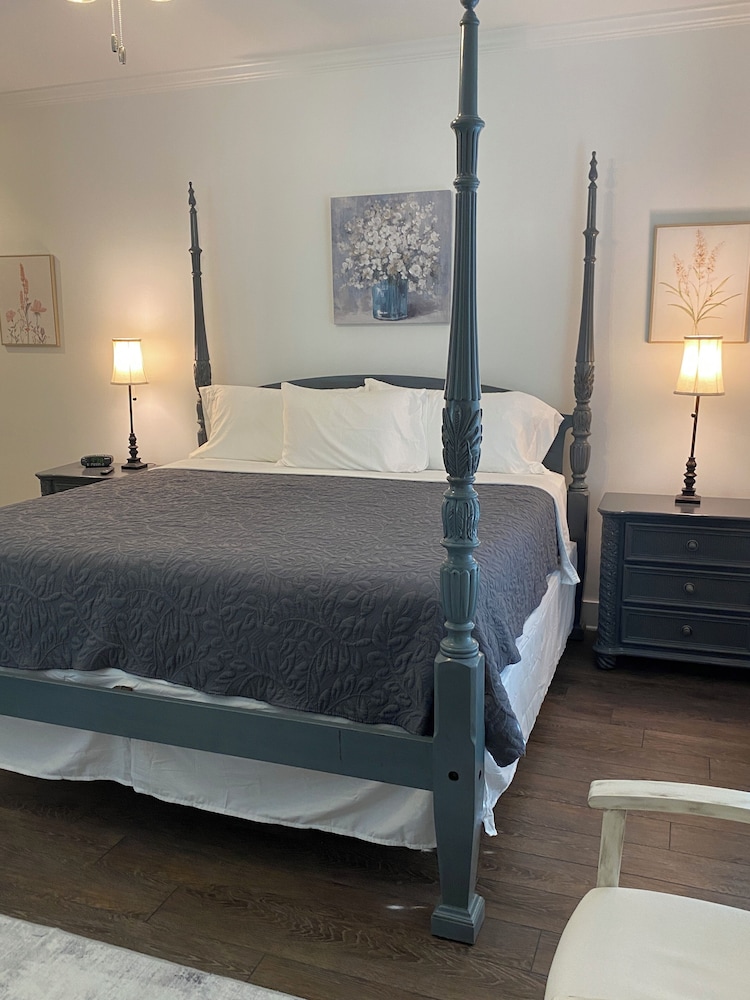 205 Tranters Creek Room photo 1